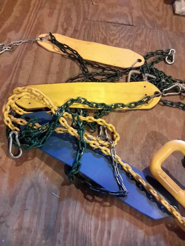 lot 52 image: 2 Swings.. 1, 2 kid swing.. 1, single swing
