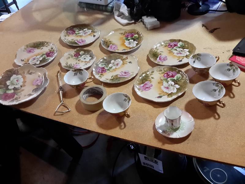 lot 192 image: Lot of Tea Cups, Dishes as pictured