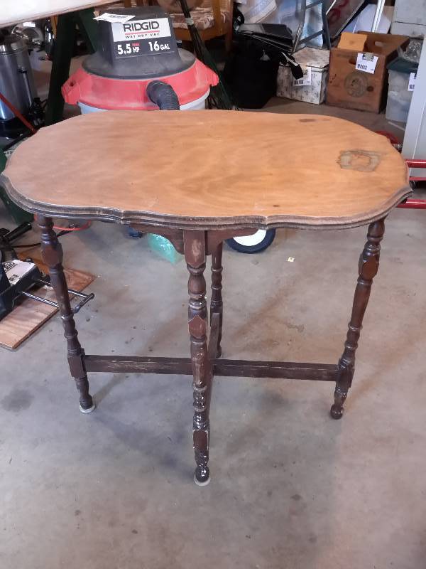 lot 204 image: Solid wood end table.. Has some top damage