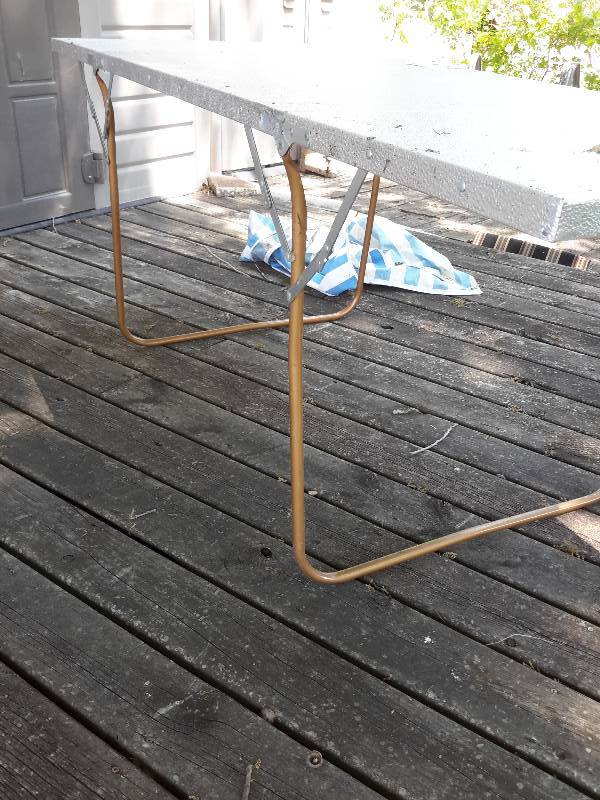 lot 152 image: Large Trifold metal table