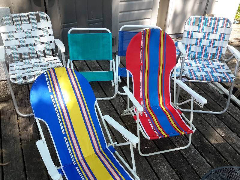 lot 155 image: Lot of folding lawn, Beach Chairs as pictured