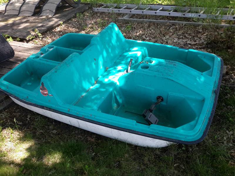 lot 11 image: 5 Seater, Paddle Boat.. Good shape