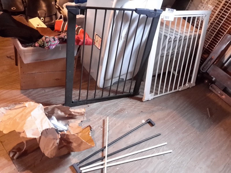 lot 76 image: 2 adjustable petchild Gates