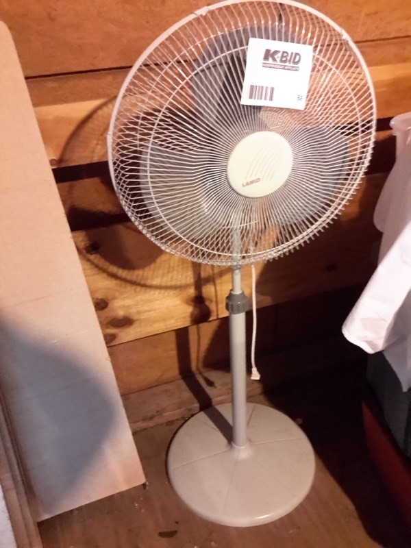 lot 68 image: Lasko, Oscillating Fan
