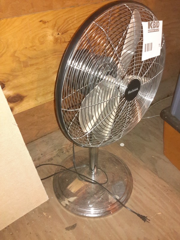 lot 72 image: HOLMES, Metal oscillating fan..