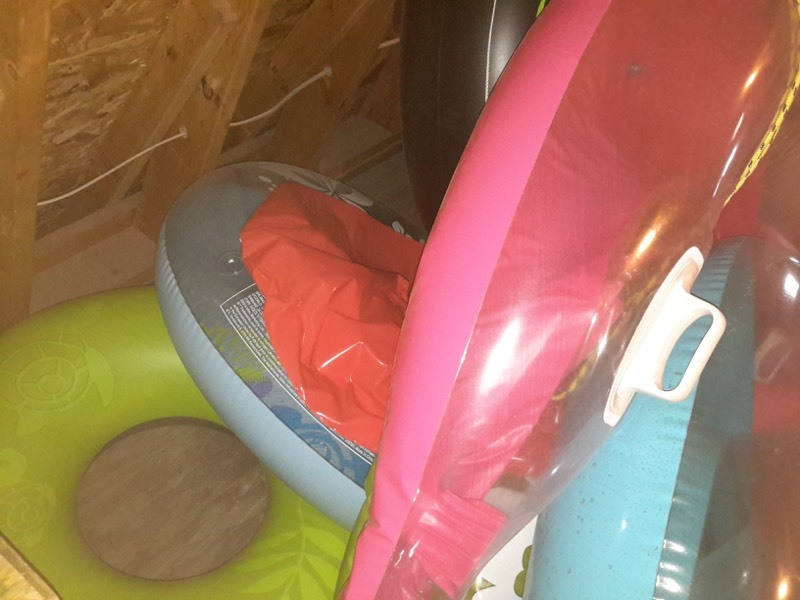 lot 70A image: Large lot of Blow up Water toys