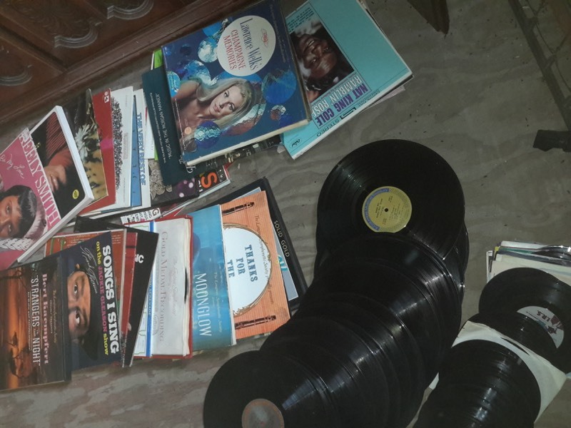 lot 88 image: Lot of misc. 45s and LPS as pictured.