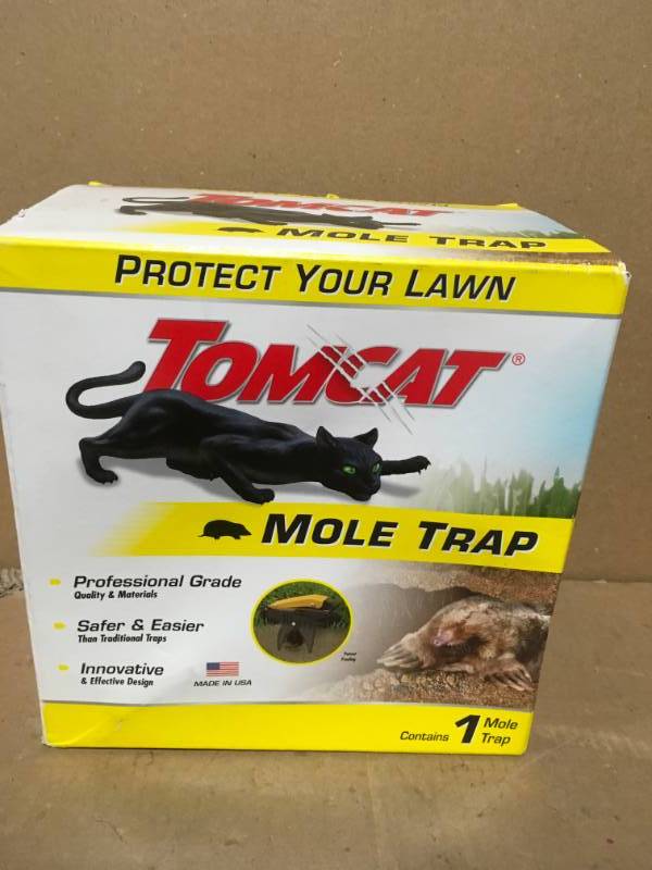 Tomcat Mole Trap with Bio Safe Design. - Bunting Online Auctions