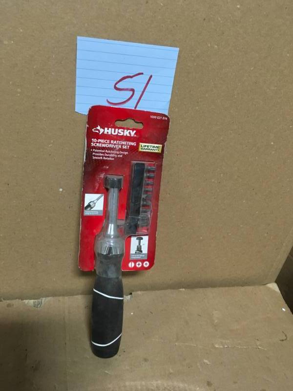 lot 51 image: Husky Ratcheting Screwdriver Set (10-Piece) in good condition