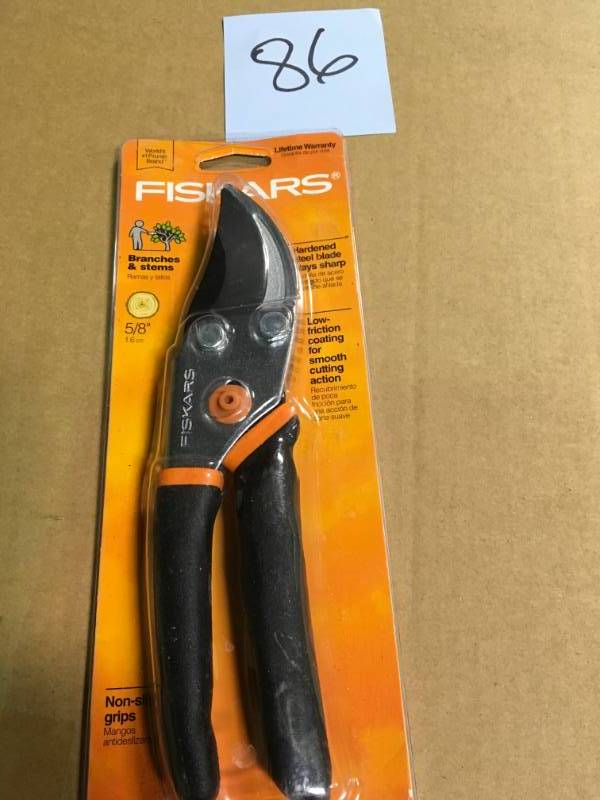 lot 86 image: Fiskars 5.5 in. Bypass Pruner in good condition