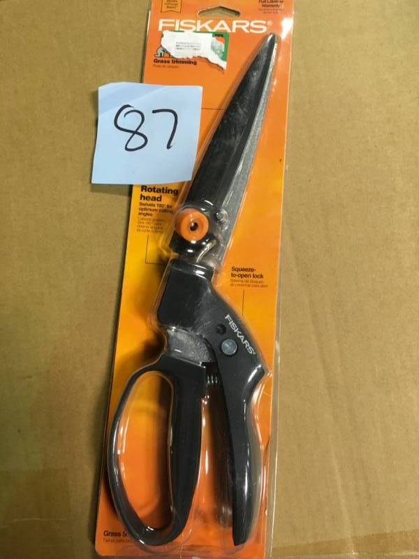 lot 87 image: Fiskars 5 in. Steel Rotating Blades Loop-Handled Grass Shears in good condition