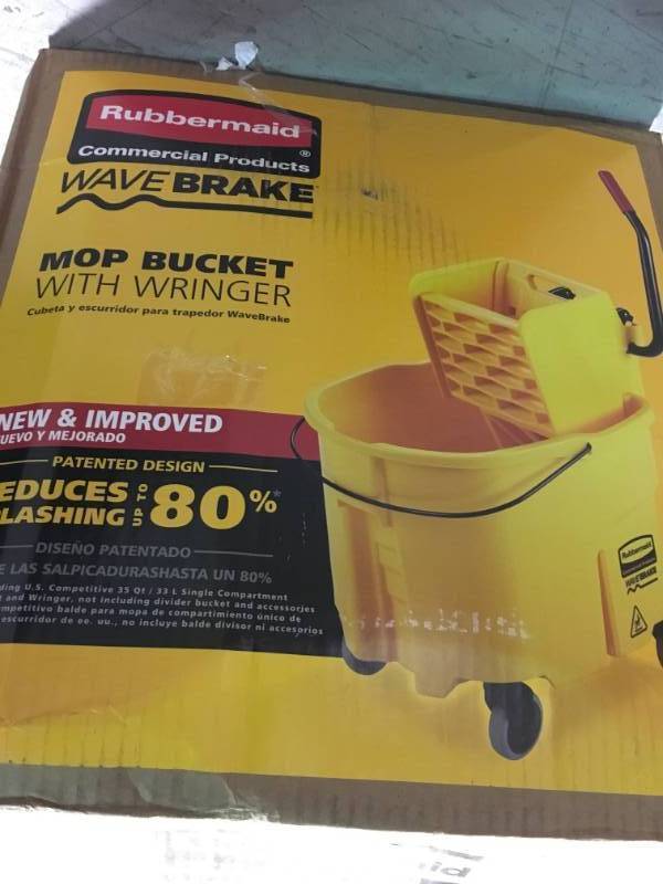 lot 45 image: Rubbermaid Commercial Products WaveBrake 35 Qt. Plastic Mop Bucket with Wringer in good condition