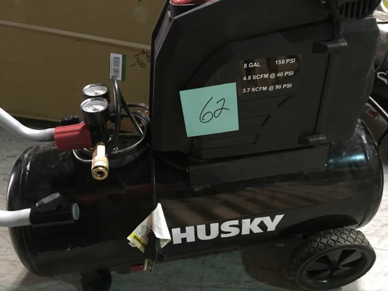 lot 62 image: Husky 8G 150 PSI Hotdog Air Compressor in good condition