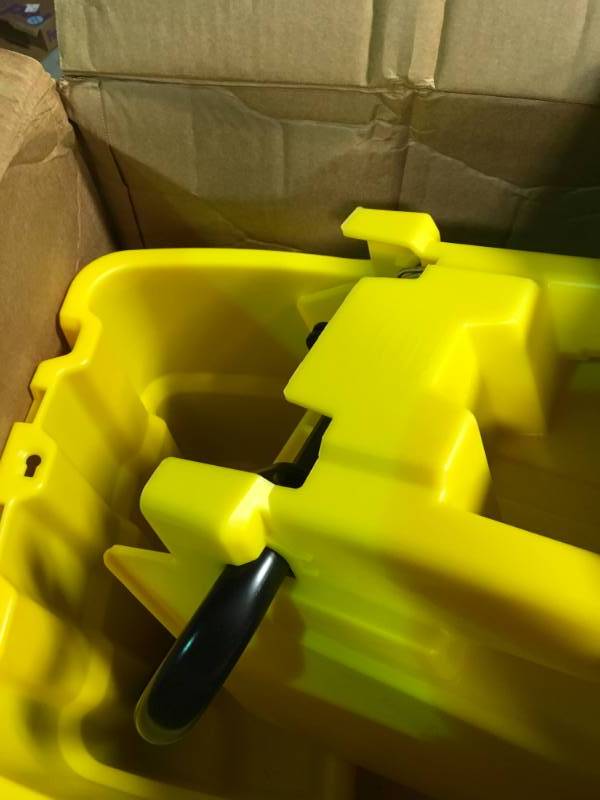 Rubbermaid Commercial Products WaveBrake 35 Qt. Plastic Mop Bucket with Wringer in good condition
