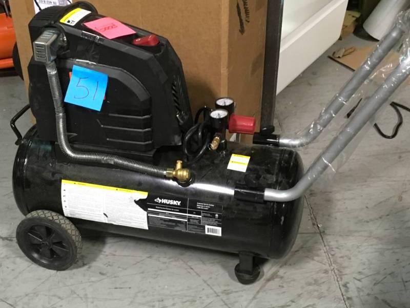Husky 8G 150 PSI Hotdog Air Compressor in good condition