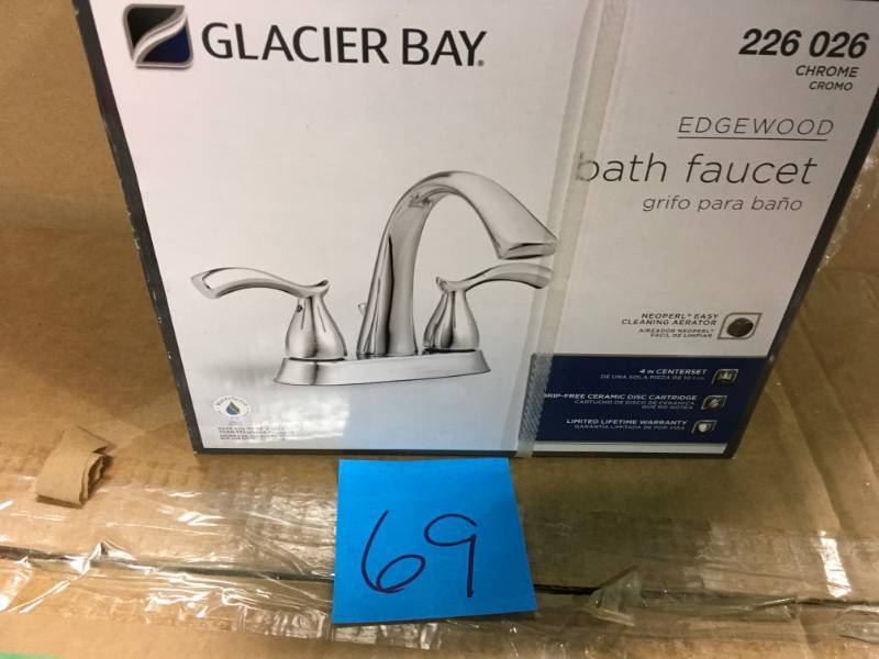 Glacier Bay Edgewood 4 in. Centerset 2-Handle High-Arc Bathroom Faucet in Chrome in good condition