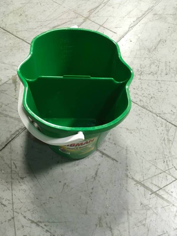 Libman 4 Gallon Clean & Rinse Bucke in good condition