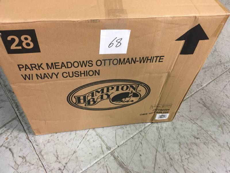Hampton Bay Park Meadows Off-White Wicker Outdoor Ottoman with Midnight Cushion in good condition