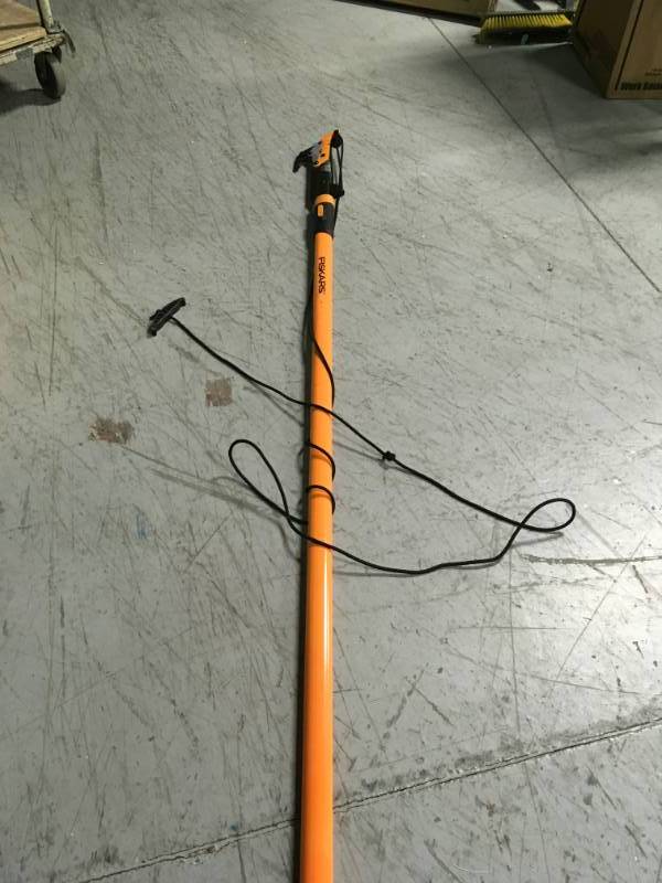 Fiskars PowerLever 1-18 in. Cut Capacity Steel Saw Blade 15 in. Fiberglass Pole 14 ft. Tree Pruner in good condition