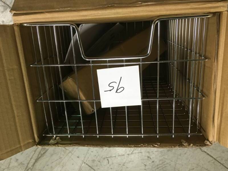 HDX 17.7 in. x 13 in. Single Sliding Basket in good condition