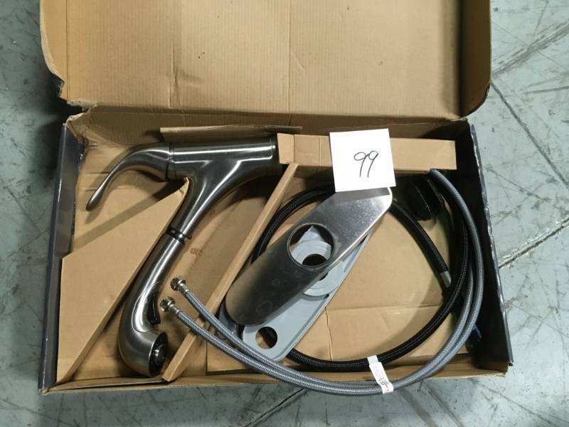 Glacier Bay Market Single-Handle Pull-Out Kitchen Faucet with TurboSpray and FastMount in Stainless Steel in good condition