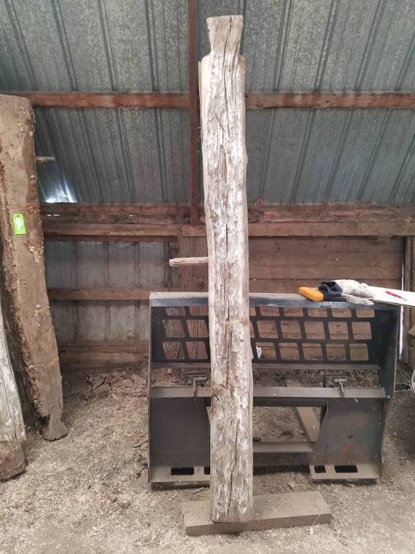 lot 34 image: Reclaimed oak log cabin wood