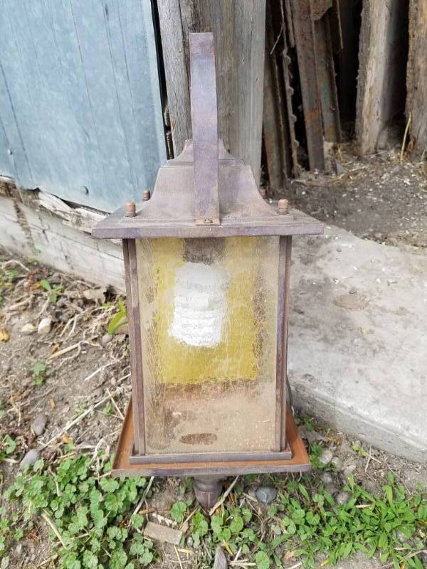lot 48 image: Modern out door light