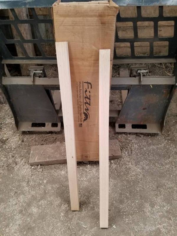 lot 55 image: Box of 25 Solid Oak Stair Case