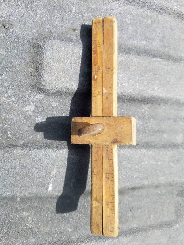 lot 108 image: Antique PEG & WOOD SCRIBE WITH WOODEN TURN SCREWS