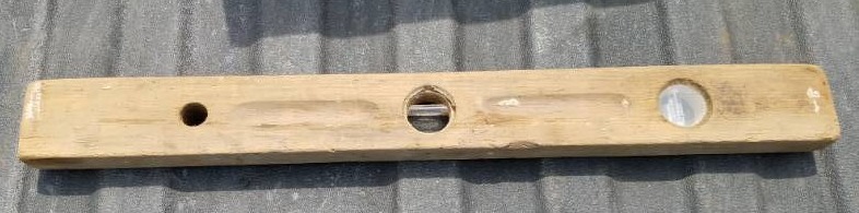 lot 113 image: Antique 24 all wood carpenters level