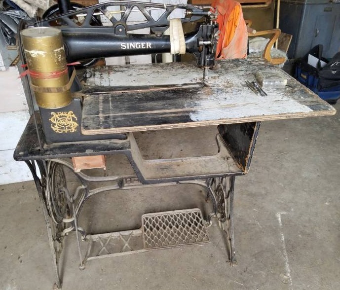 lot 128 image: Vintage antique Singer Foot or Hand Crank Sewing Machine with 20 bobbins