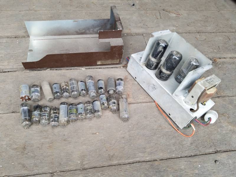 lot 141 image: Lot of 23 old tubes