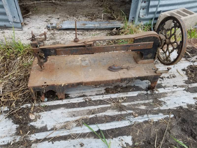 lot 148 image: Very old Singer Table Top Hand Driven Sewing Machine