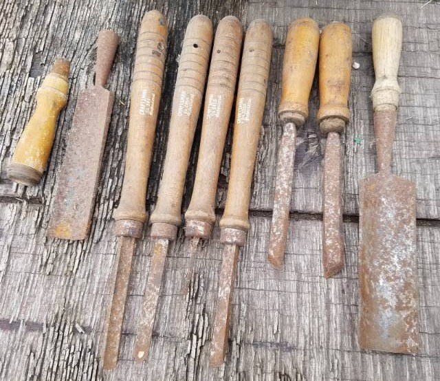 lot 152 image: Mix lot of wood turning laths tools
