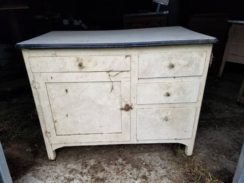 lot 153 image: Vintage wood cabinet