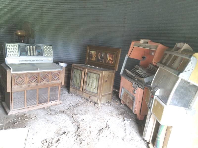 lot 156 image: Mix lot of old Jukeboxs