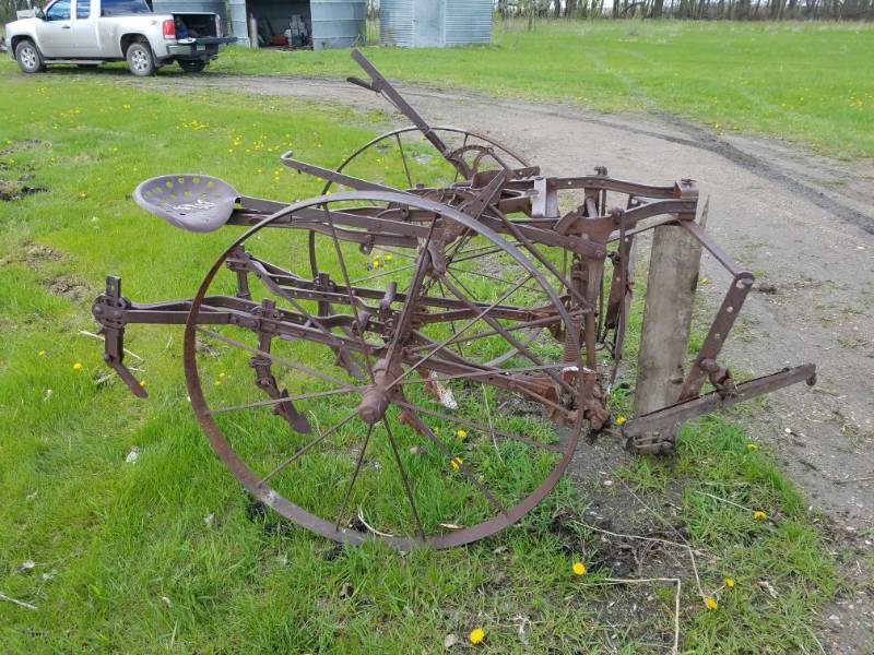 lot 157 image: John Deere horse drawn potato cultivator