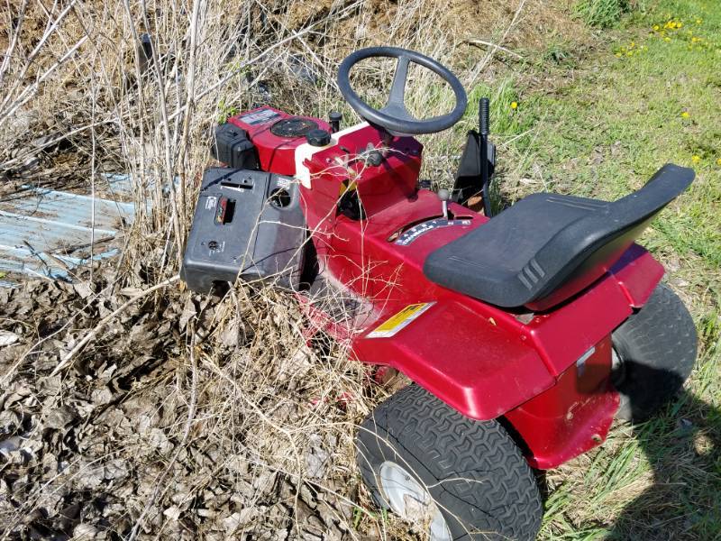 lot 182 image: Murry Lawn mower for parts