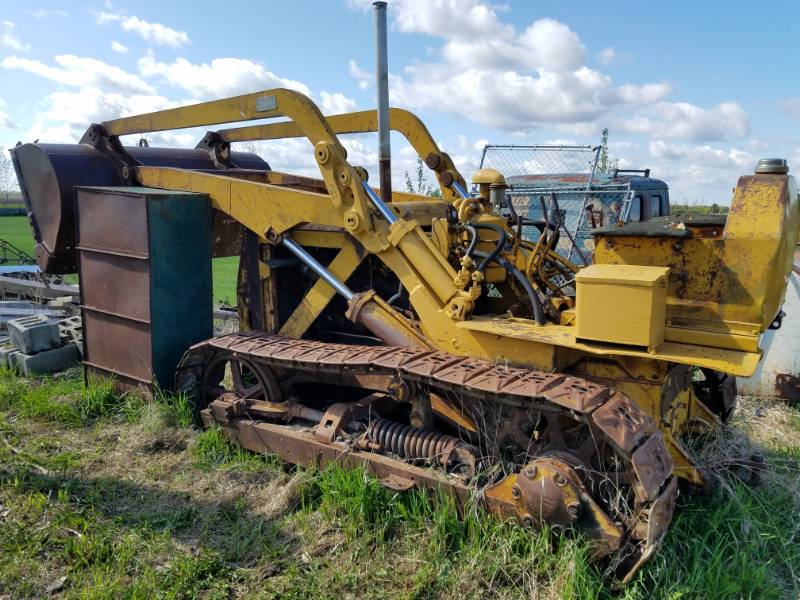 lot 183 image: D-4 Trax Cavator Bulldozer shows 1100 hours