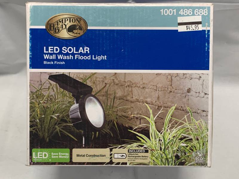 lot 24 image: LED Solar Wall Wash Light