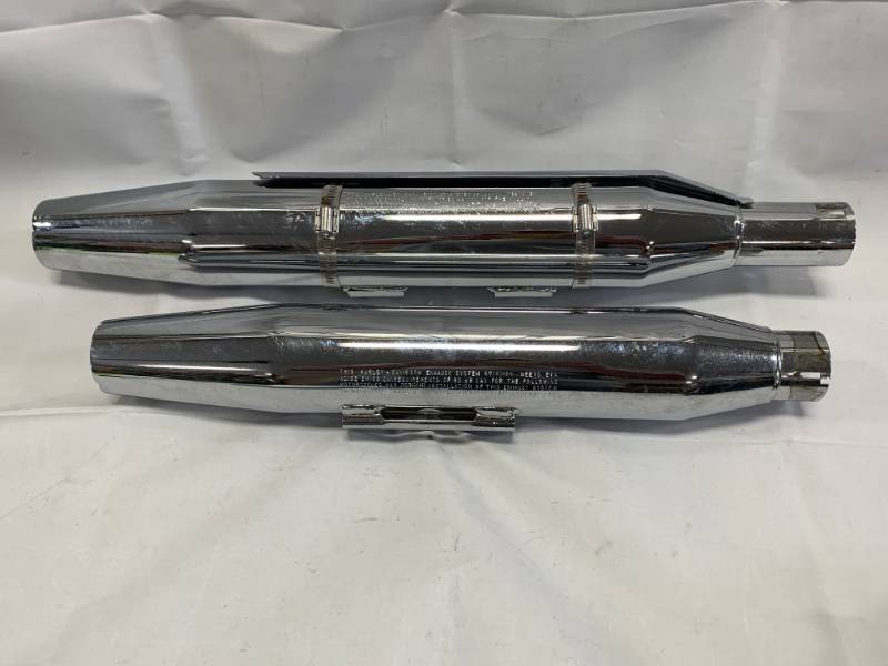 lot 35 image: Harley Davidson Exhaust Pipes
