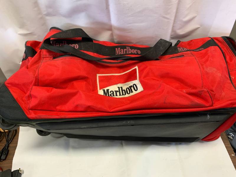 lot 91 image: Marlboro Rolling Duffel Bag