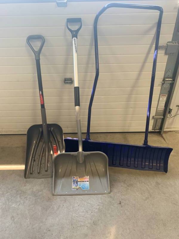 lot 95 image: Lot of 3 Shovels