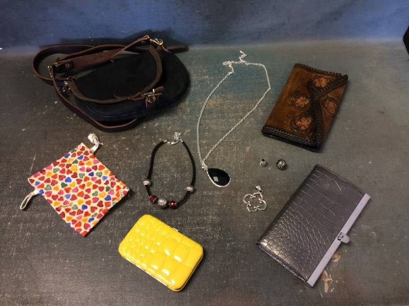 lot 31 image: Purses & Costume Jewelry