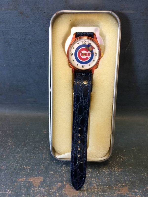lot 6 image: Cubs Wristwatch