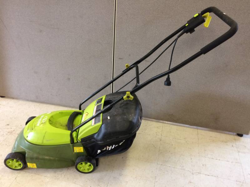 lot 11 image: Electric Lawn Mower