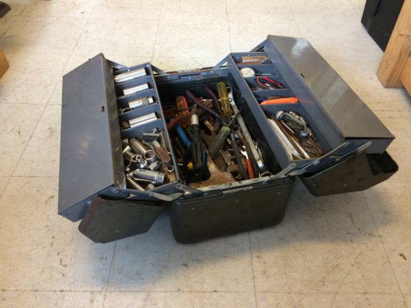 lot 29 image: Metal Toolbox with Tools