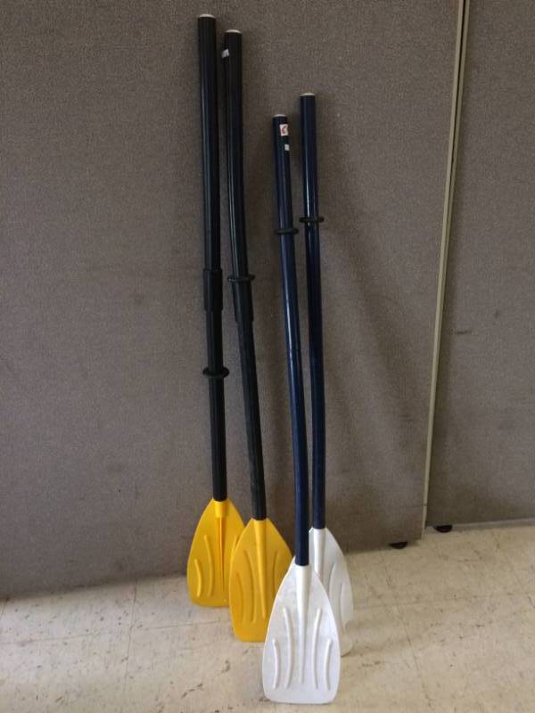 lot 64 image: Plastic Oars