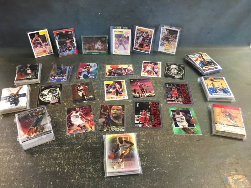 lot 70 image: Basketball Card Collection with Stars, Rookies and Vintage