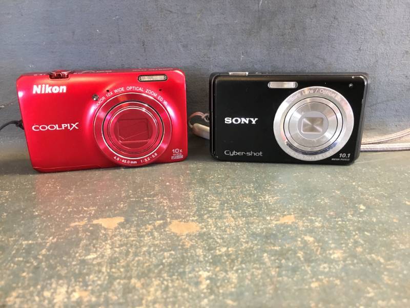 lot 85 image: Digital Cameras